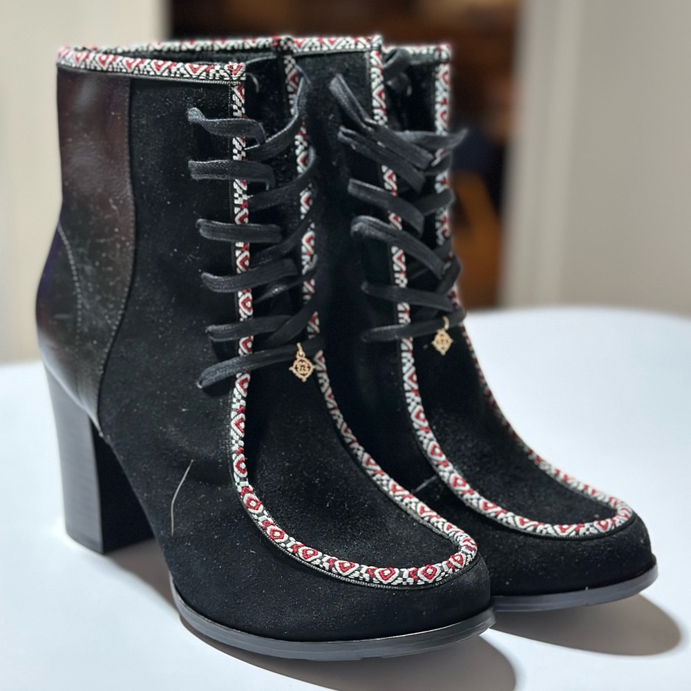 Nannette Isabel Boots